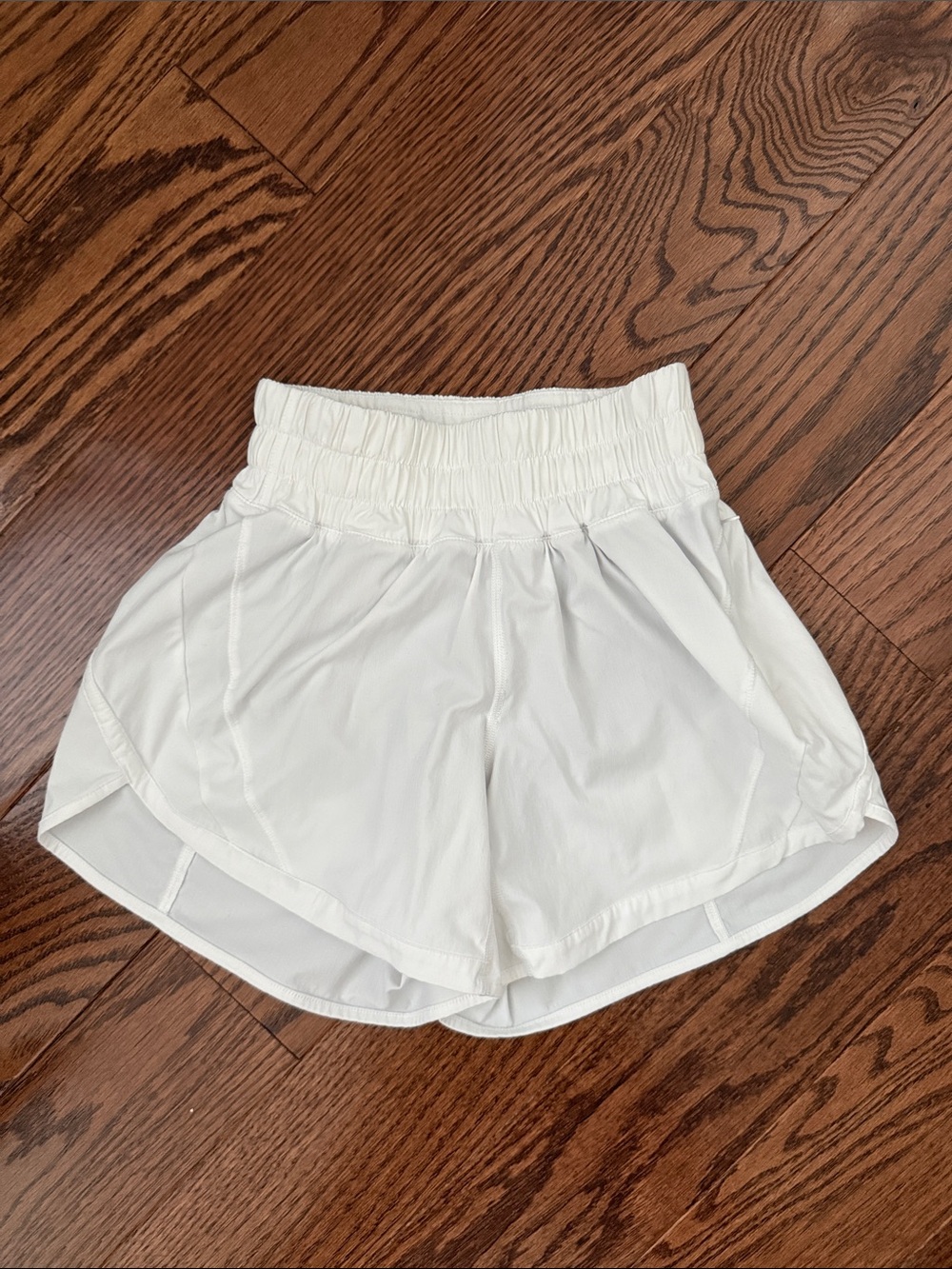 Women's lululemon White High-Waist Active Shorts size 0